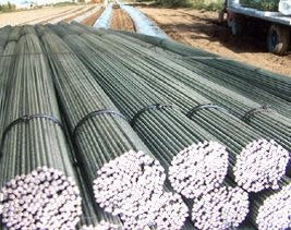 Paquets de tiges de métal.